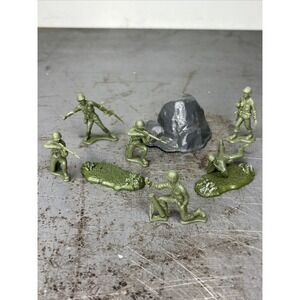 Vintage Toy Soldier Diorama Playset Mixed Group TimMee Marx War Scene Lot